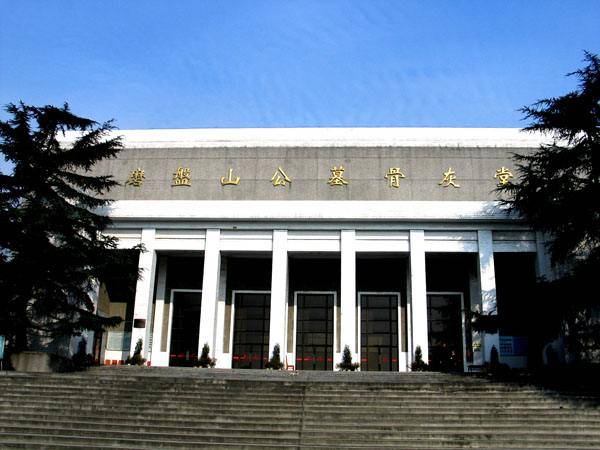 成都市磨盘山公墓实景